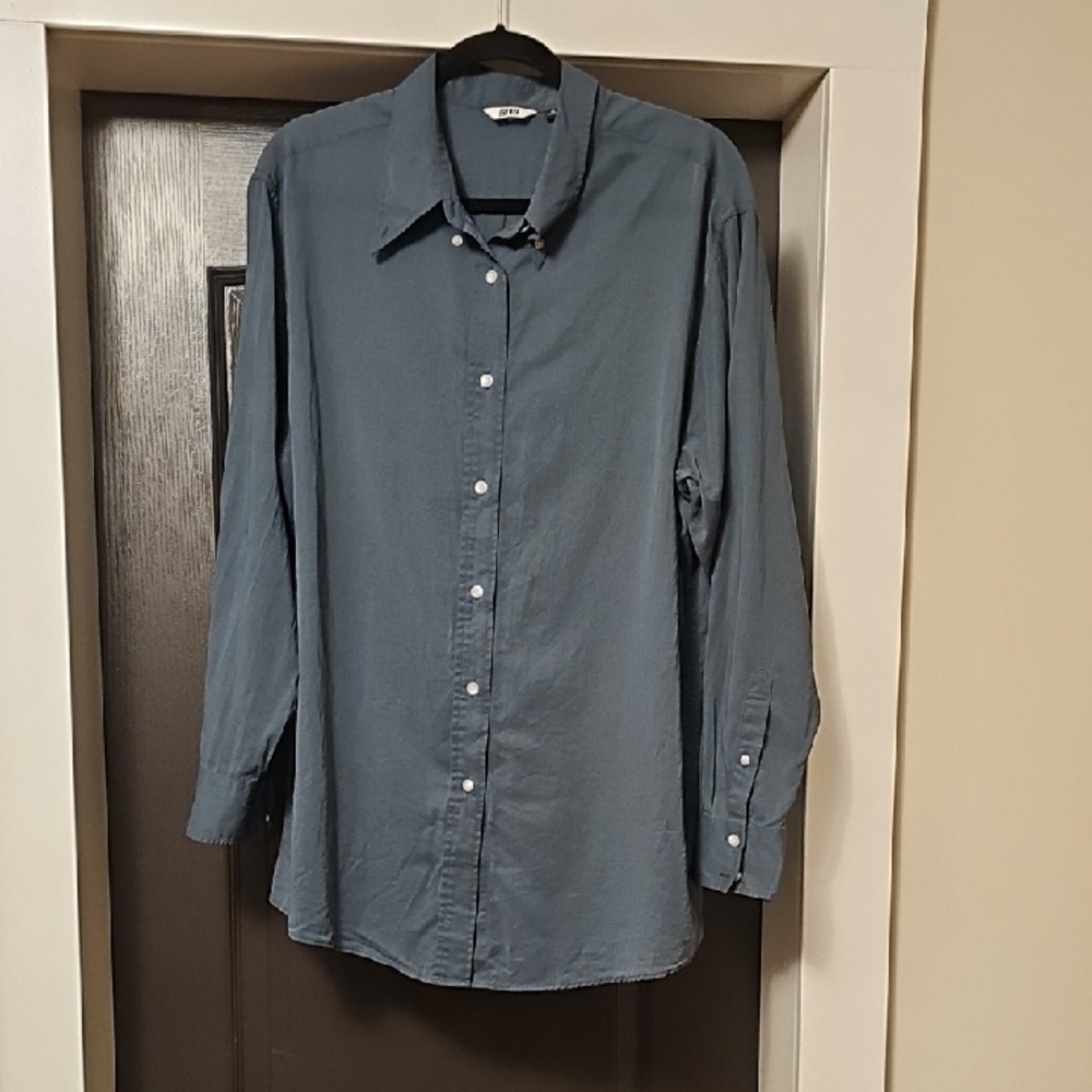 UNIQLO  Slate Button Down Shirt